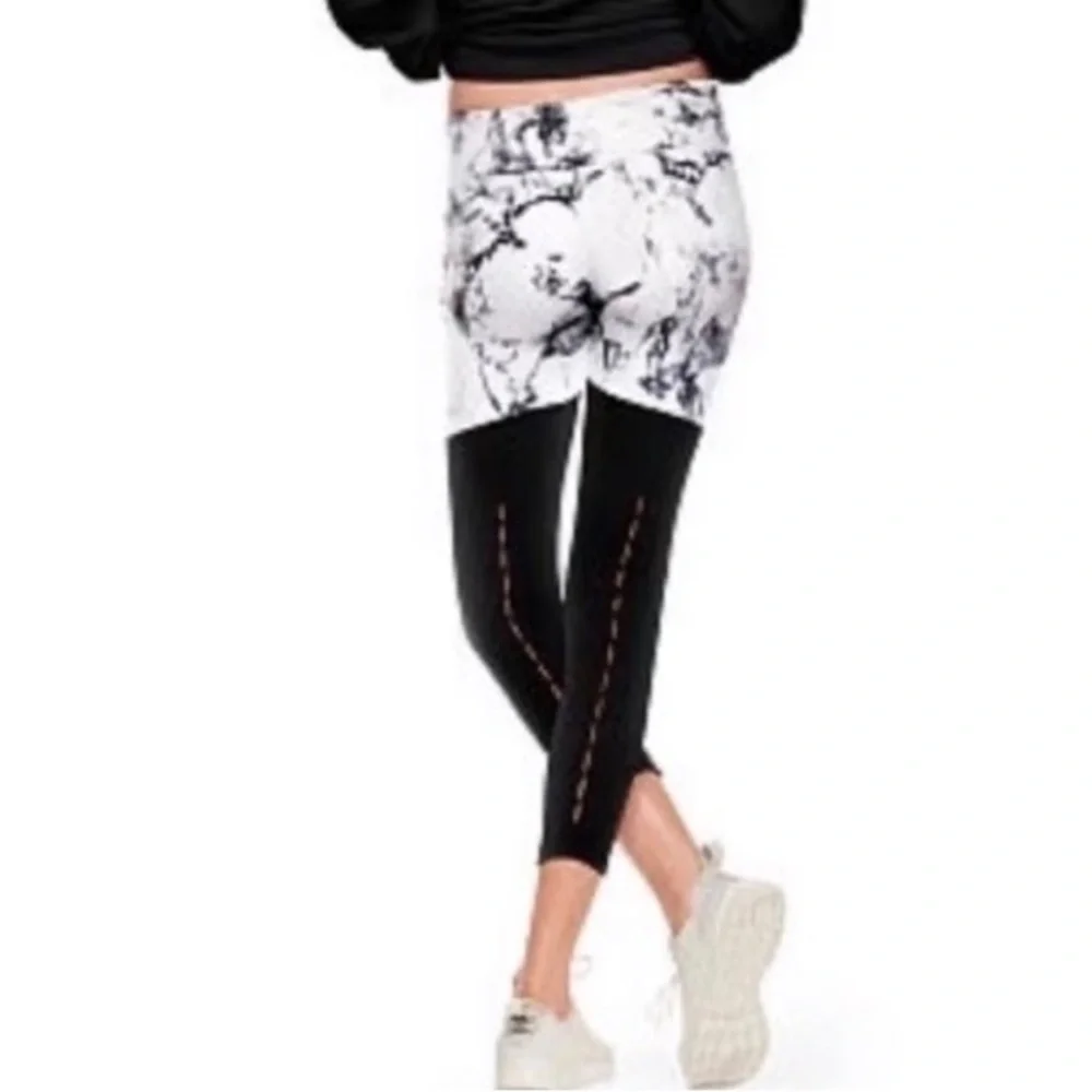 PINK Victoria's Secret Monochrome Marble Leggings
